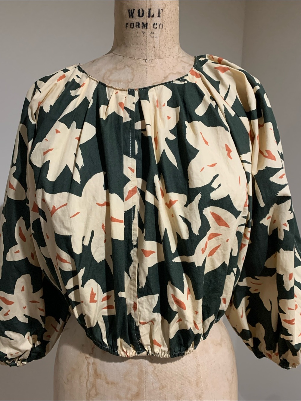 NWT Zara Dark Green Floral Balloon Sleeve Crop Top with Cream and Rust Accents